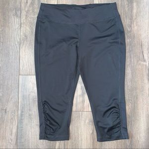 Gray Tek Gear Cropped Leggings